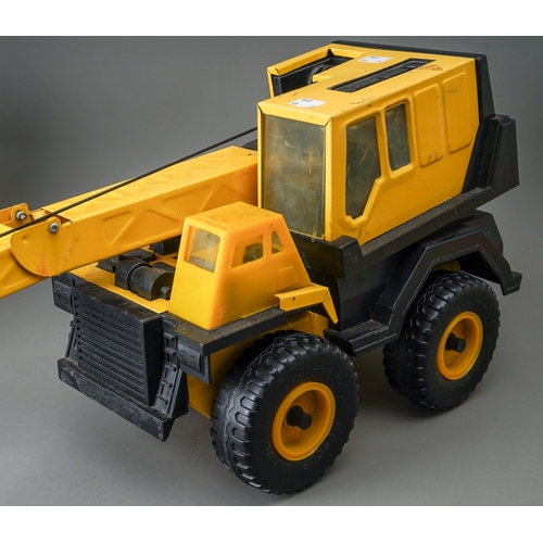 87 - Tonka Toys.  A pair of large scale 4 wheel crane trucks for restoration (2)