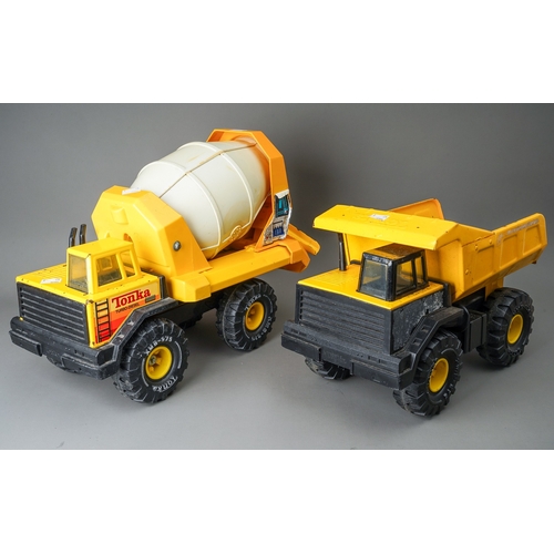 89 - Tonka Toys.  Large scale cement mixer and dumper truck (2)