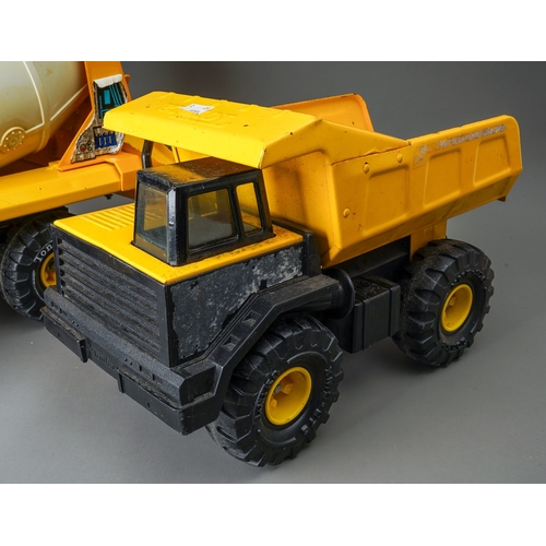 89 - Tonka Toys.  Large scale cement mixer and dumper truck (2)