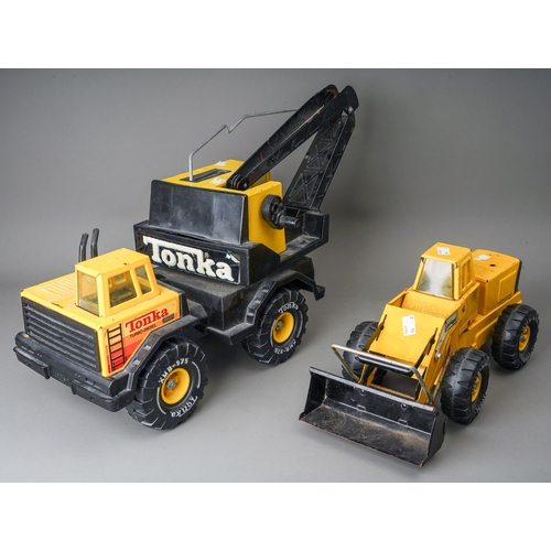 91 - Tonka Toys.  Large scale 4 wheel crane truck and an articulated loader (2)