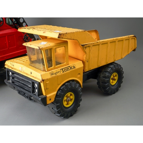 92 - Tonka Toys.  Large scale dumper truck and a 4 wheel crane truck in red with grab bucket (2)