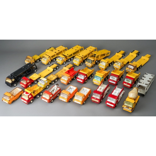 94 - Tonka Toys.  A tray of small scale vehicles to include 6 articulated car transporters, 6 flat bed tr... 