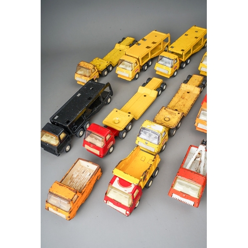 94 - Tonka Toys.  A tray of small scale vehicles to include 6 articulated car transporters, 6 flat bed tr... 