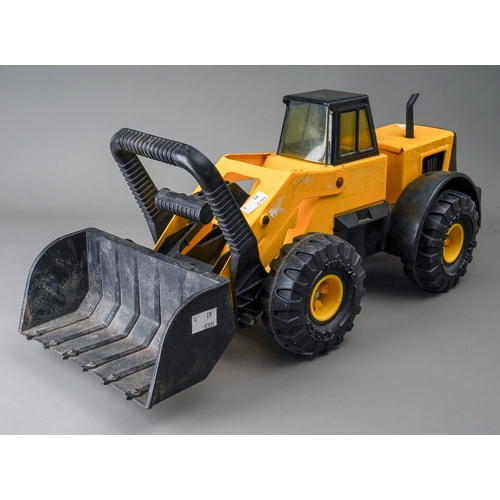 114 - Tonka Toys.  A large size articulated loader with plastic bucket (1)