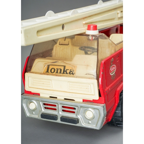 119 - Tonka Toys.  A boxed No. 2960 6 wheel fire engine in good condition.  Box has tape residue and gener... 