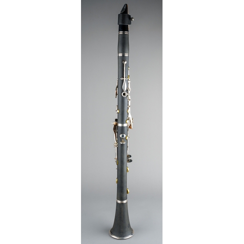 141 - An English (Trevor James) TJJ CL-10S ebonit clarinet, in fitted original case (1)