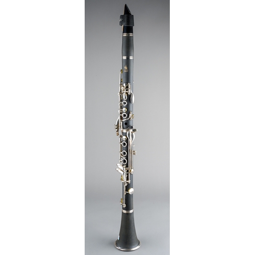 141 - An English (Trevor James) TJJ CL-10S ebonit clarinet, in fitted original case (1)