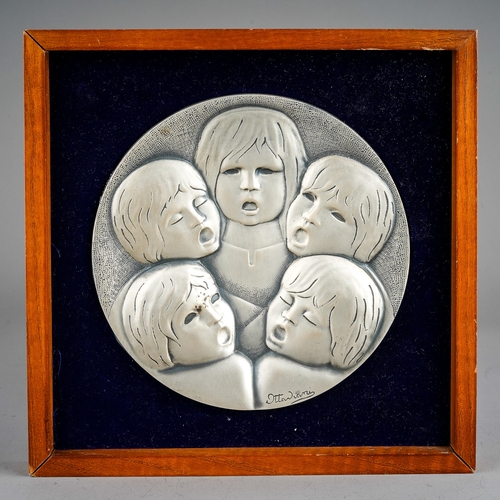 199 - An Italian 20th Century Ottoviani 925 silver circular plaque chased with five choristers, 15cm diam,... 