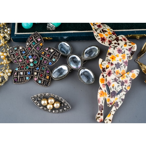 6 - Costume Jewellery, including a Lea Stein fox brooch, stamped to pin 'Lea Stein Paris'; a 1920's suit... 