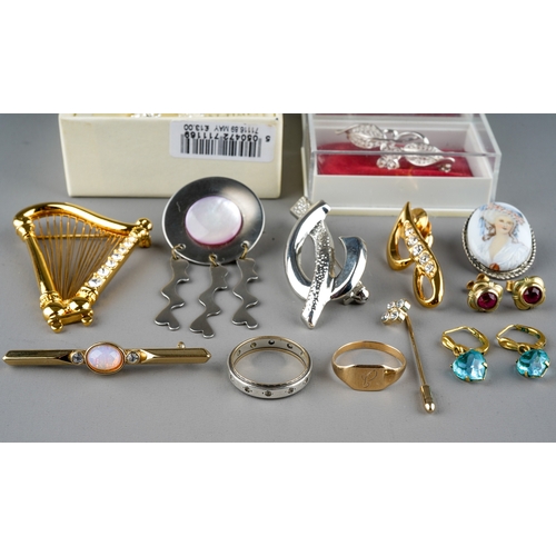 16 - A collection of jewellery, including a 9ct gold signet ring, approx 1g; a pair of 14k rolled gold an... 