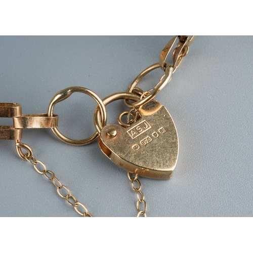 24 - A 9ct yellow gold gate-link bracelet, padlock clasp, total gross weight approx 8.7g