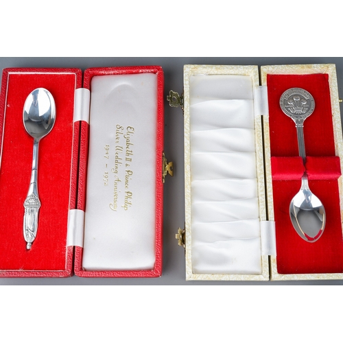 217 - A collection of 20th Century Royal commemorative teaspoons to include:
1. Elizabeth II profile portr... 