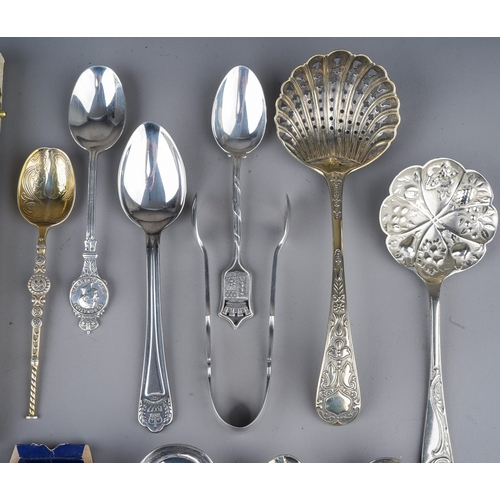 217 - A collection of 20th Century Royal commemorative teaspoons to include:
1. Elizabeth II profile portr... 