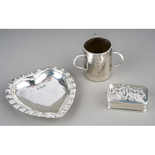 227 - A group of silver to include: an Edwardian three handled tot / tig, engraved inscription, hallmarked... 