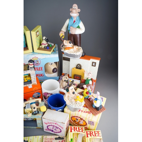 88 - Wallace and Gromit: a collection of novelty memorabilia including boxed PG Tips mug and tea, Jacob b... 