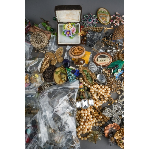 109 - A quantity of costume jewellery, including Victorian, Edwardian, Art Deco, mid-century, vintage etc,... 