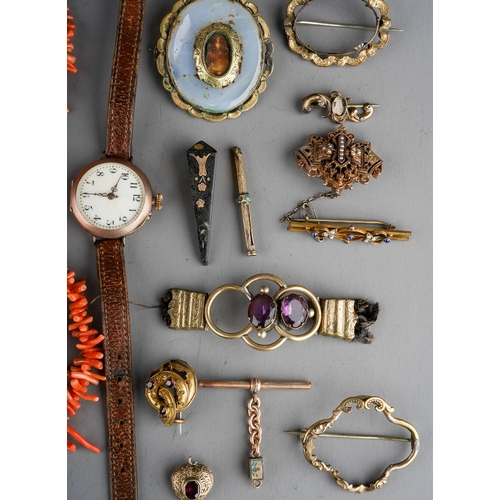 114 - A good collection of Victorian Edwardian and later jewellery, including 9ct ring, chains, pendant, c... 