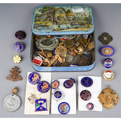 147 - Including Boys Brigade Badges, Butlins enamel badge, British Railways badges. A mixed collection, 63... 