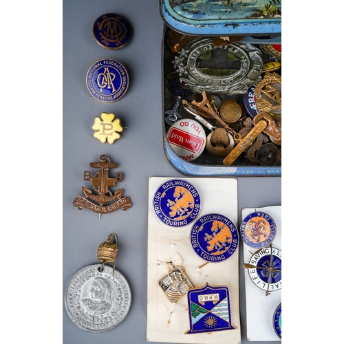 147 - Including Boys Brigade Badges, Butlins enamel badge, British Railways badges. A mixed collection, 63... 