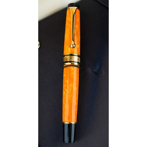 363 - An Italian Aurora amber marbled fountain pen with 18Kt gold nib, stamped 18K 750, the cover with Gre... 