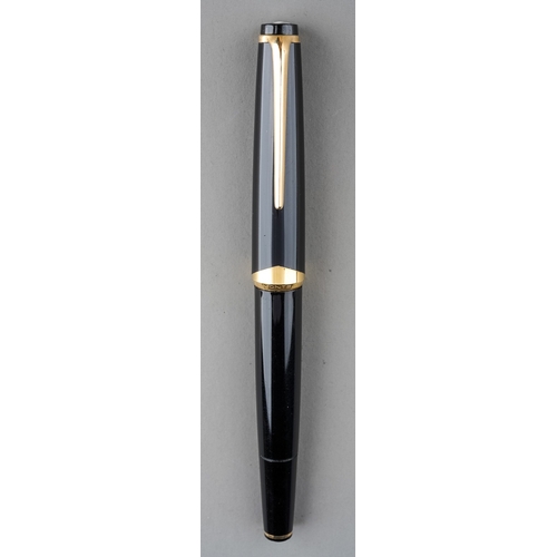 368 - A vintage Montblanc Meisterstuck no 12 black  fountain pen with gilt fittings, yellow metal nib (unt... 