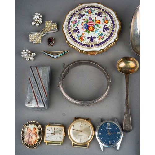 62 - A collection of costume jewellery, including a silver bangle, beads, necklaces, brooches, earrings, ... 