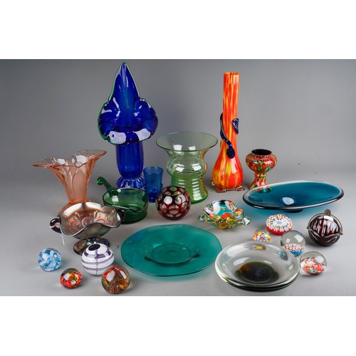 151 - Assorted glass paperweights and Studio style vases and bowls (1 box)