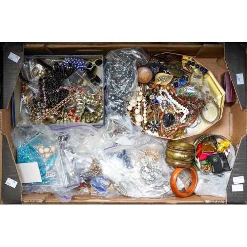 166 - A quantity of costume jewellery, including brooches, beads, earrings, necklaces, bangles, etc, inclu... 