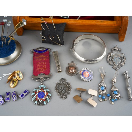 167 - A collection of silver, including medals, enamelled badges, propelling pencil, cheroot holder, brooc... 