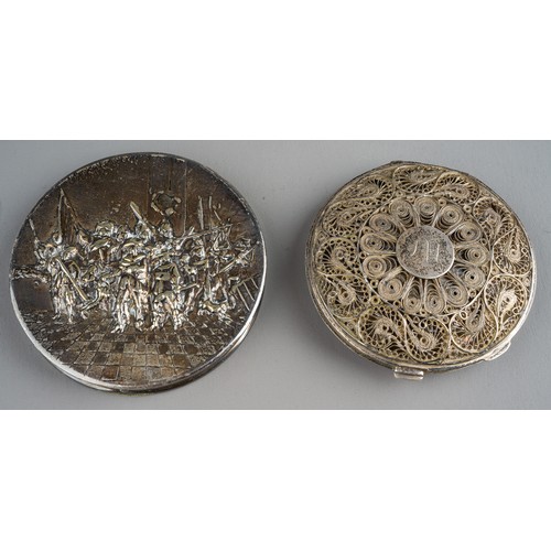 229 - A Continental white metal (untested), niello and filigree compact, the reverse decorated with yachts... 