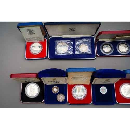 241 - 1889 Crown, commemorative crowns depicting Commonwealth countries. Many of the coins are 925 and wei... 