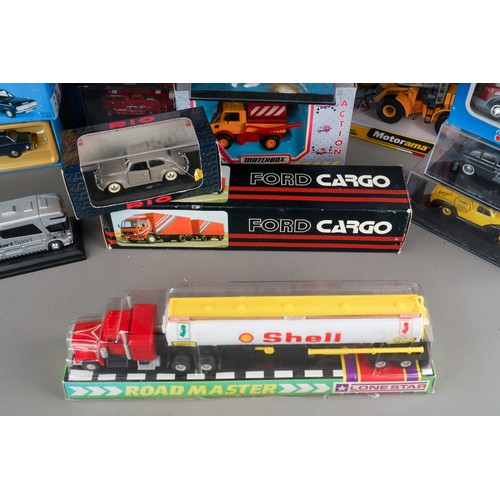 320 - A group of modern boxed diecast vehicles to include Rio, Motorama, Matchbox (2)