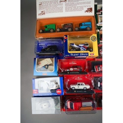 323 - Assorted boxed modern diecasts (q)