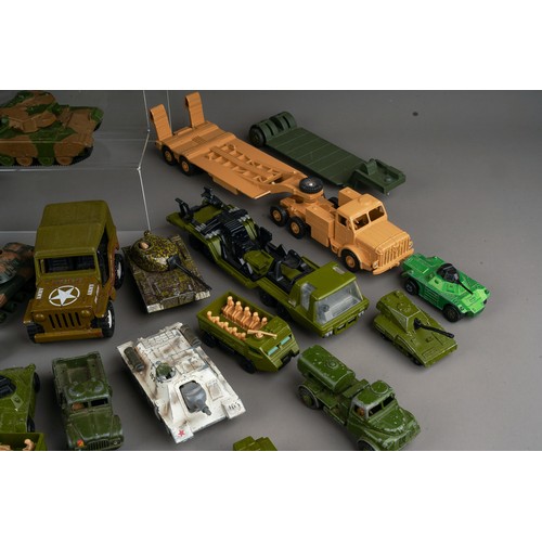 328 - One tray of military related diecast vehicles to include Dinky and Matchbox (q)