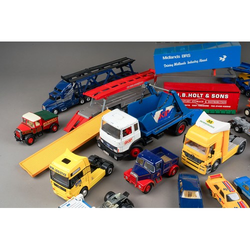 330 - Tray of diecast vehicles to include articulated trailers and loads