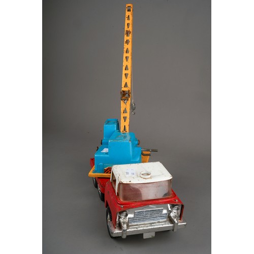 334 - A 1960's Triang tinplate crane truck