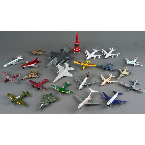 335 - A very large collection of small size diecast model aircraft, including Tootsie Toy (1)