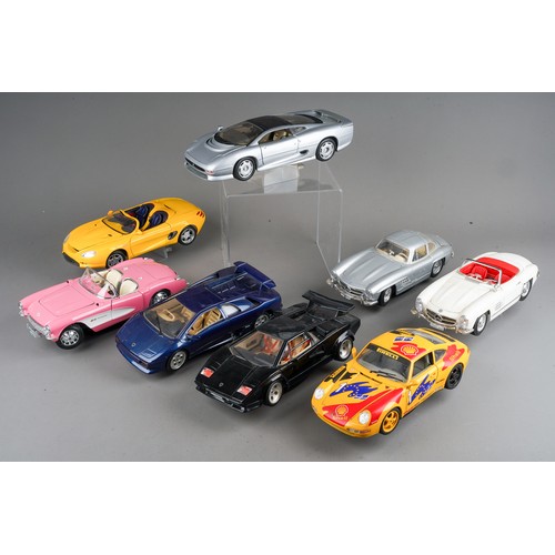 343 - A tray of 1/18 scale Maisto/Bburago sports cars