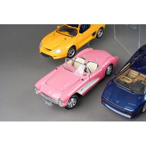 343 - A tray of 1/18 scale Maisto/Bburago sports cars