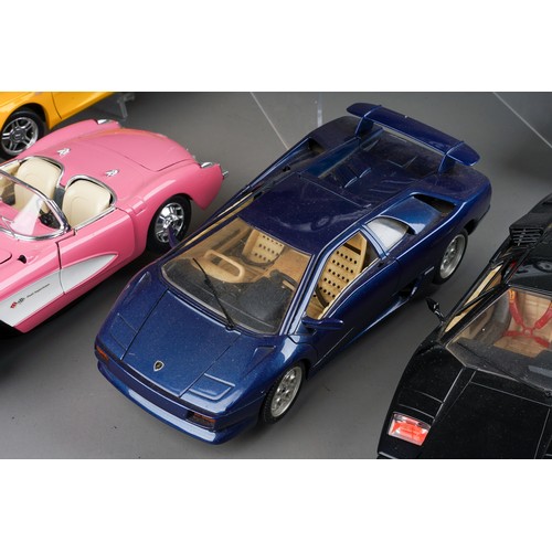 343 - A tray of 1/18 scale Maisto/Bburago sports cars