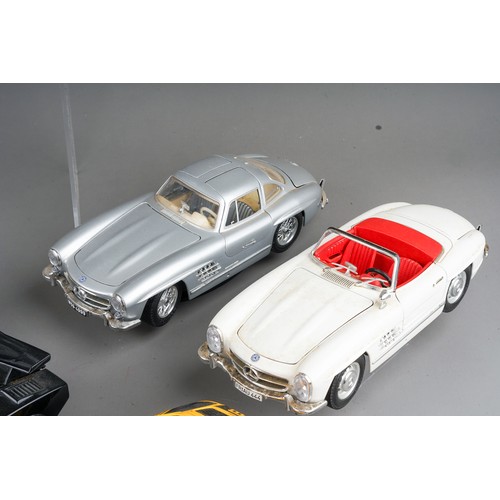 343 - A tray of 1/18 scale Maisto/Bburago sports cars