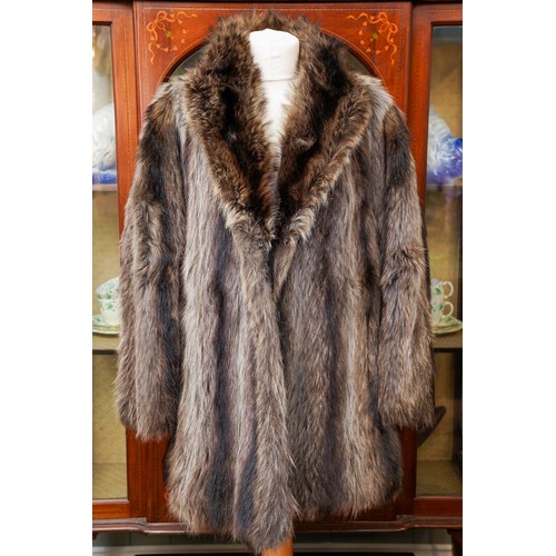 458 - 4 vintage ladies fur coats along with a leather long coat  and a Astrakhan black ladies coat (6)