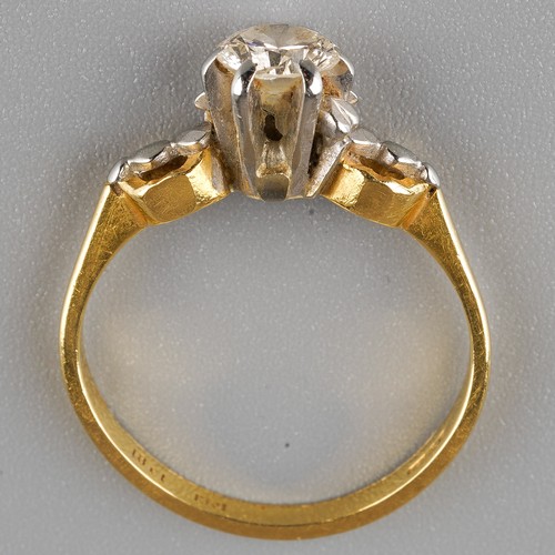 464 - An 18ct yellow gold and diamond solitaire ring, set with a round brilliant-cut diamond approx 0.60ct... 