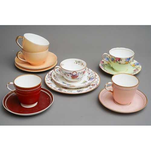 637 - A collection of cups and saucers to include 2 Royal Worcester jewelled cups and saucers, 2 Wedgwood,... 