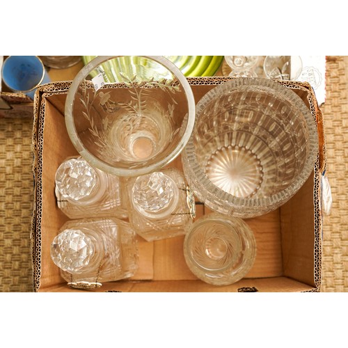 636 - Large collection of glassware to include a Venetian urn, large crystal and cut glass vases.  Glass s... 