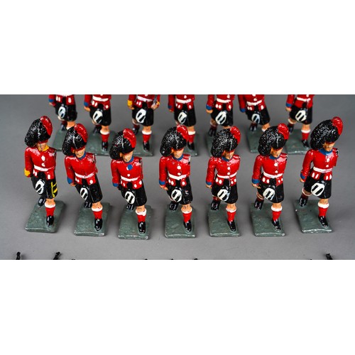 349 - Vintage Britains or similar, a collection of 14 white metal Scottish black Watch model soldiers, wit... 