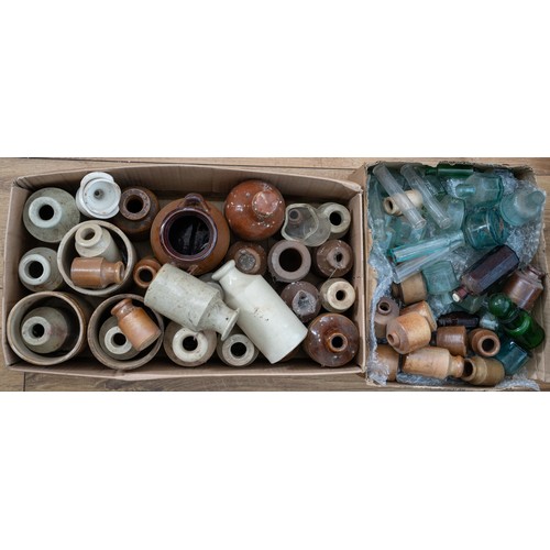 602 - Assorted vintage stone war jars, bottles and glass bottles, various size (Q - 2 boxes)

NOTE: This l... 