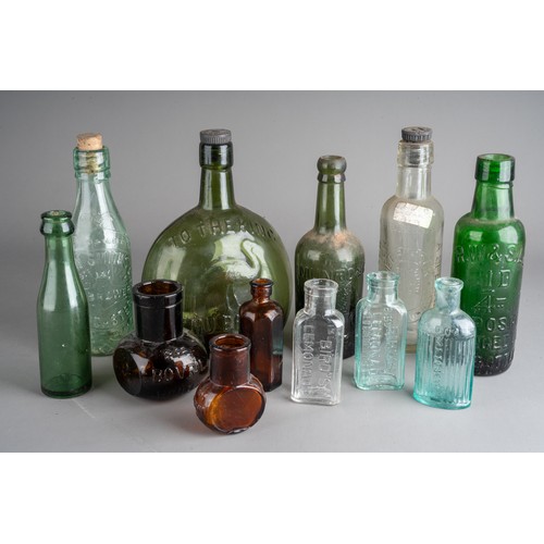 601 - Assorted vintage glass bottles including cob, medicine etc (2 boxed) a/f

NOTE: This lot is not avai... 