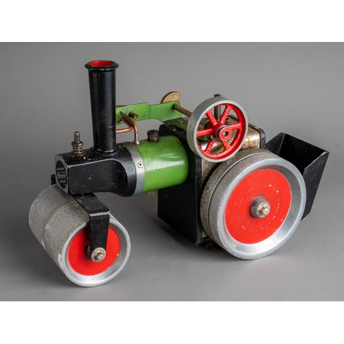 582 - Toy Models: a boxed vintage Mamod steam roller S.R.1, in original box