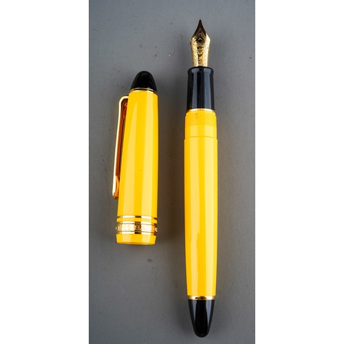 359 - A group of three Japanese Sailor fountain pens in yellow, purple or red, all with 14k white or yello... 